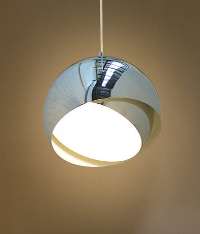 Armet pendant