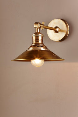 SCONCE IN ANTIQUE BRASS